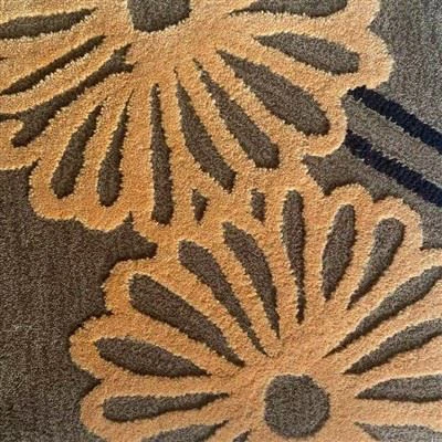 Covor cu ciucuri de mână